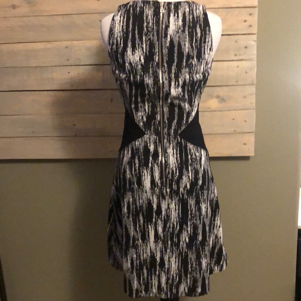 Cache Dress - Picture 3 of 5